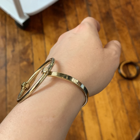 Goldtone Circle Motif Unusual Bracelet - Picture 4 of 6